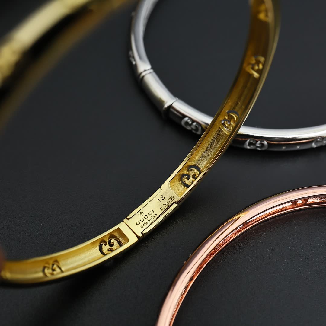 Gucci Gold Interlocking G Bangle Bracelet