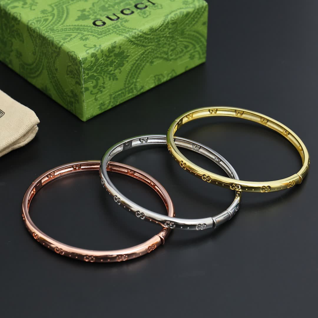 Gucci Gold Interlocking G Bangle Bracelet