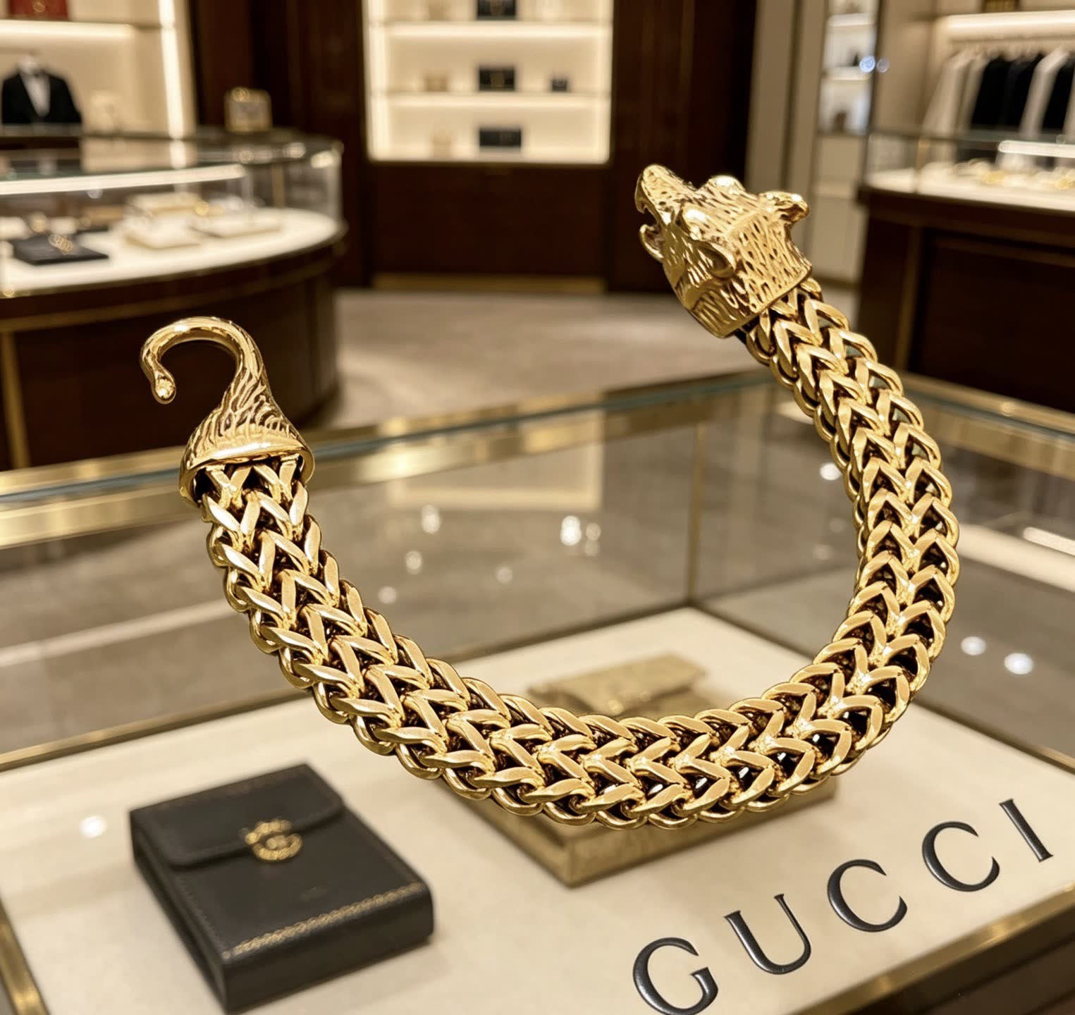 Gucci Gold Chain Bracelet with Panther Head