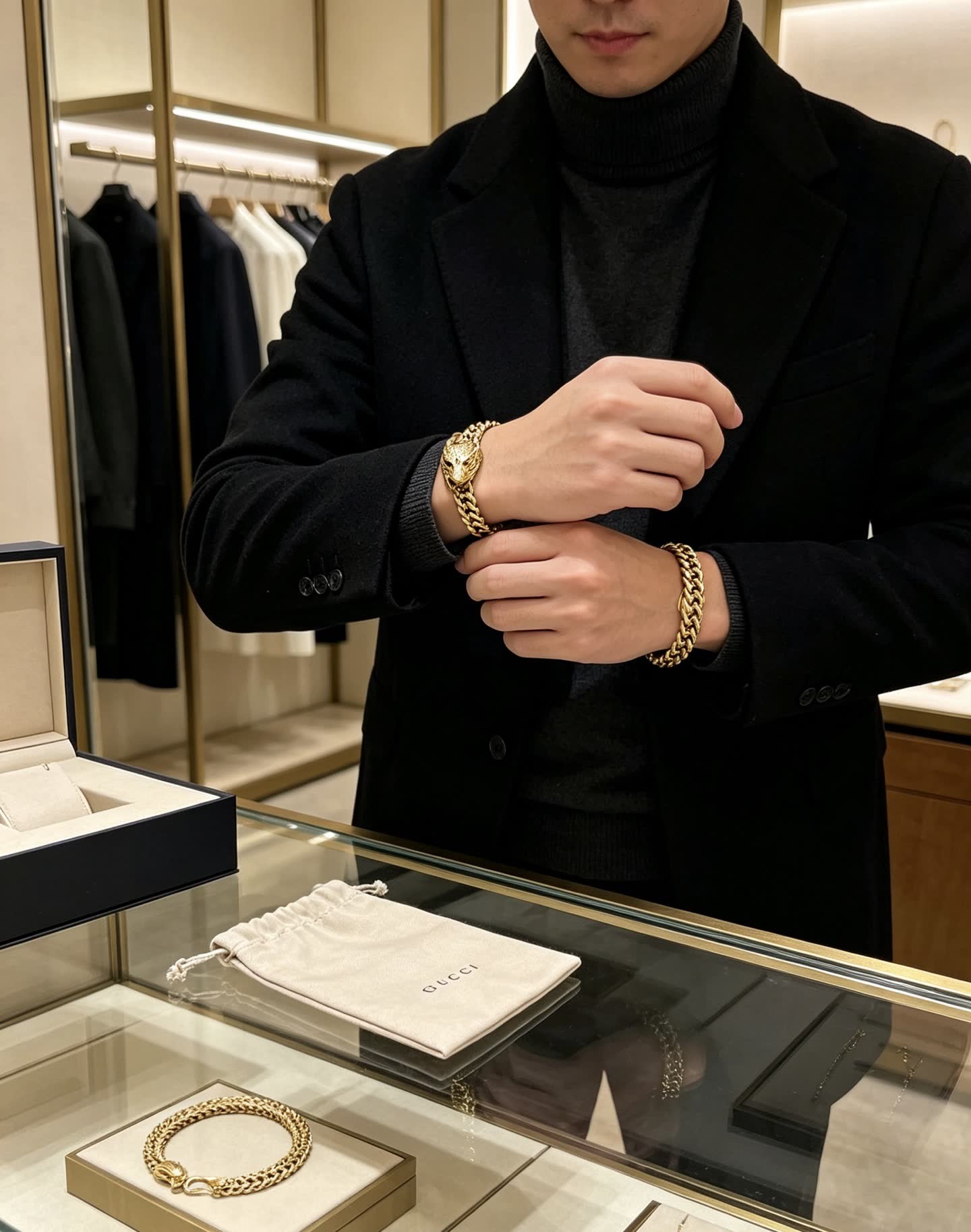 Gucci Gold Chain Bracelet with Panther Head