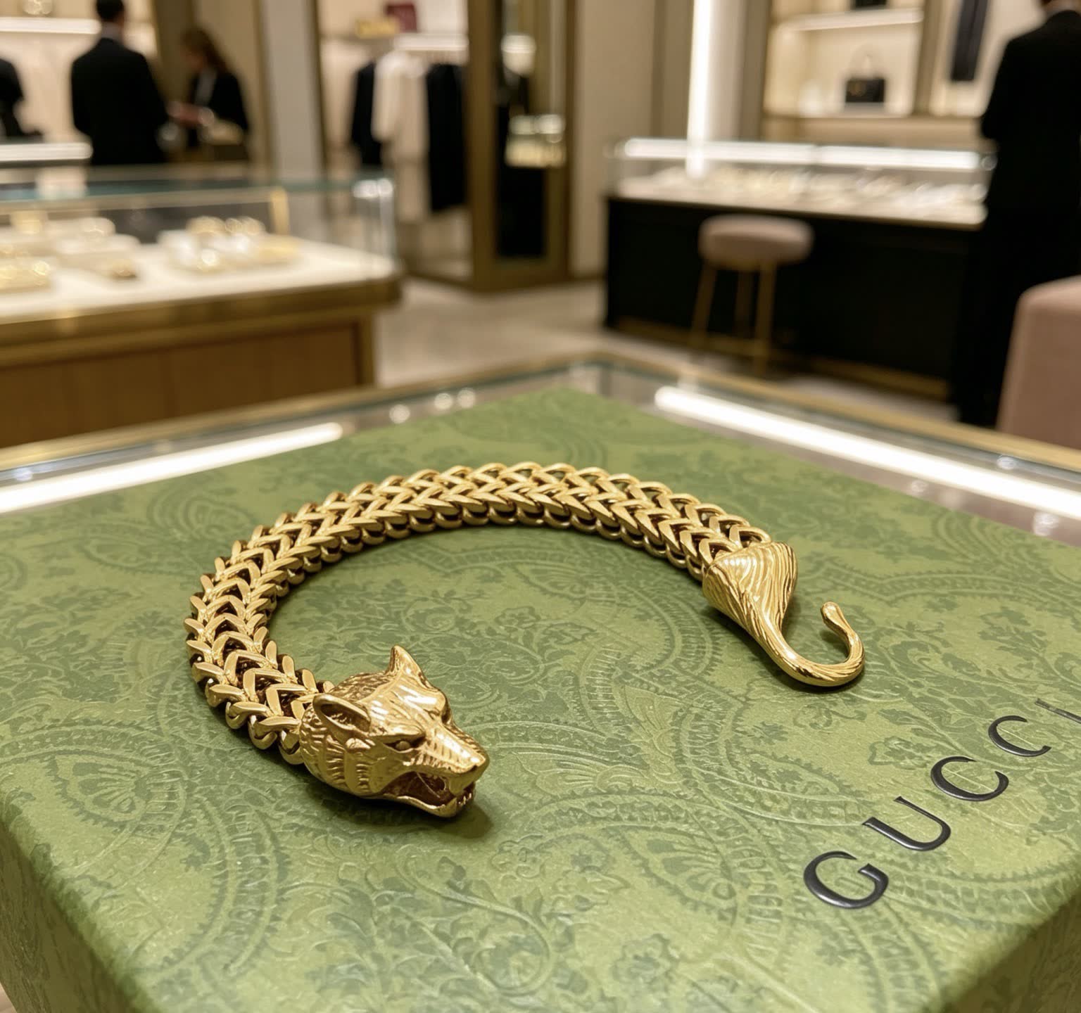 Gucci Gold Chain Bracelet with Panther Head