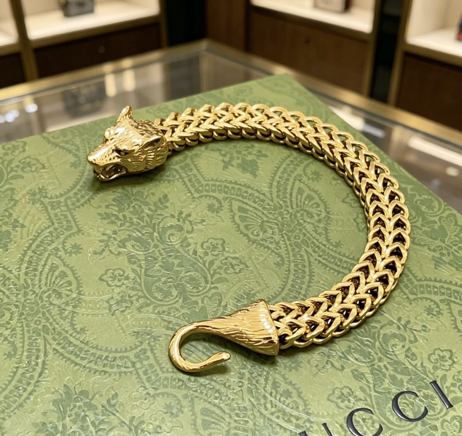 Gucci Gold Chain Bracelet with Panther Head
