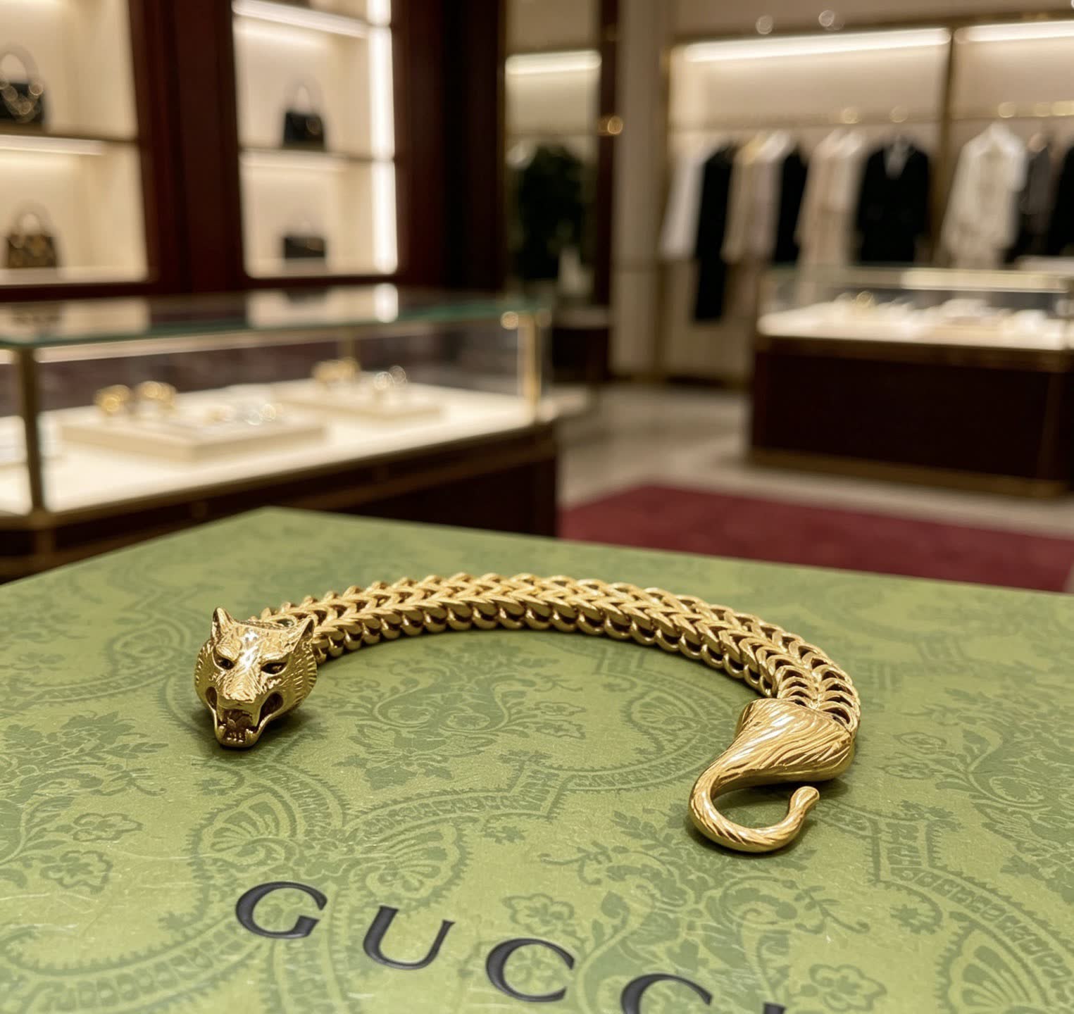 Gucci Gold Chain Bracelet with Panther Head