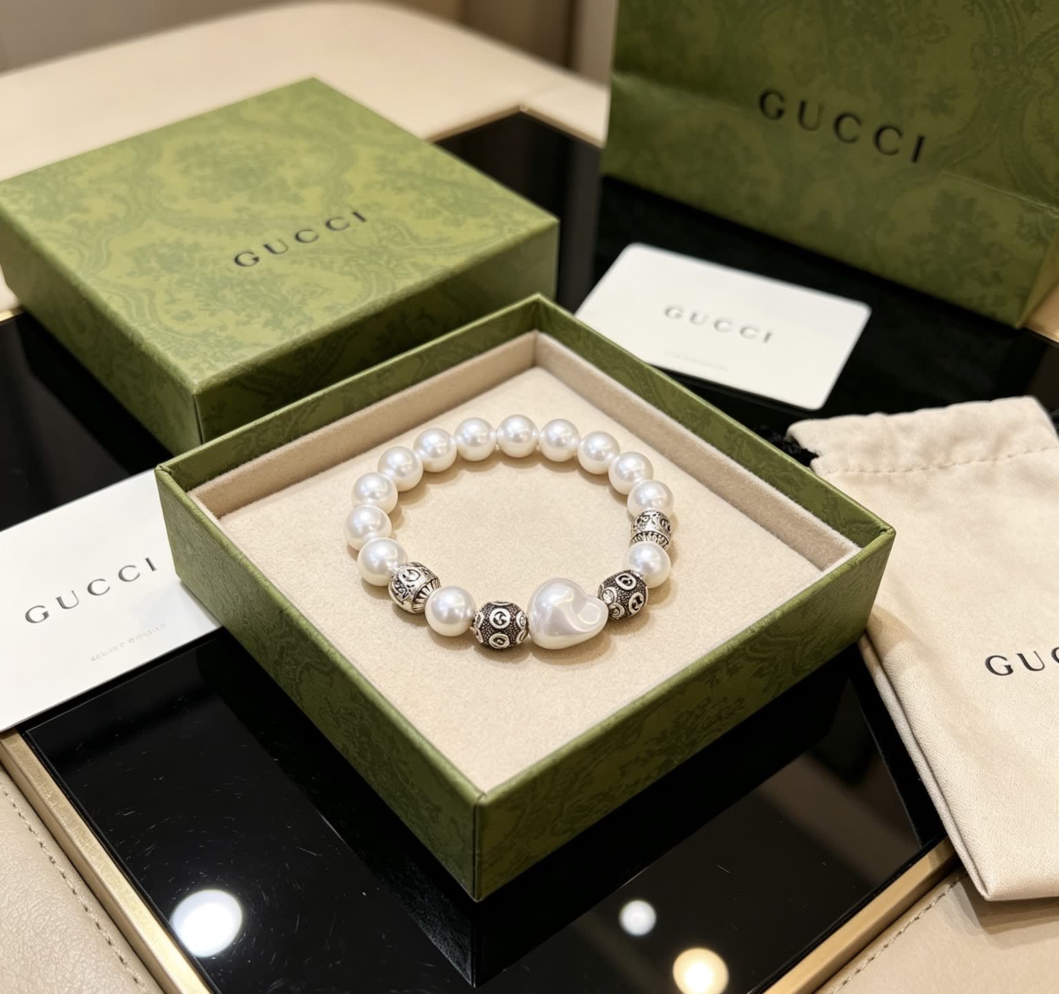 Gucci Pearl Bracelet with Silver Beads
