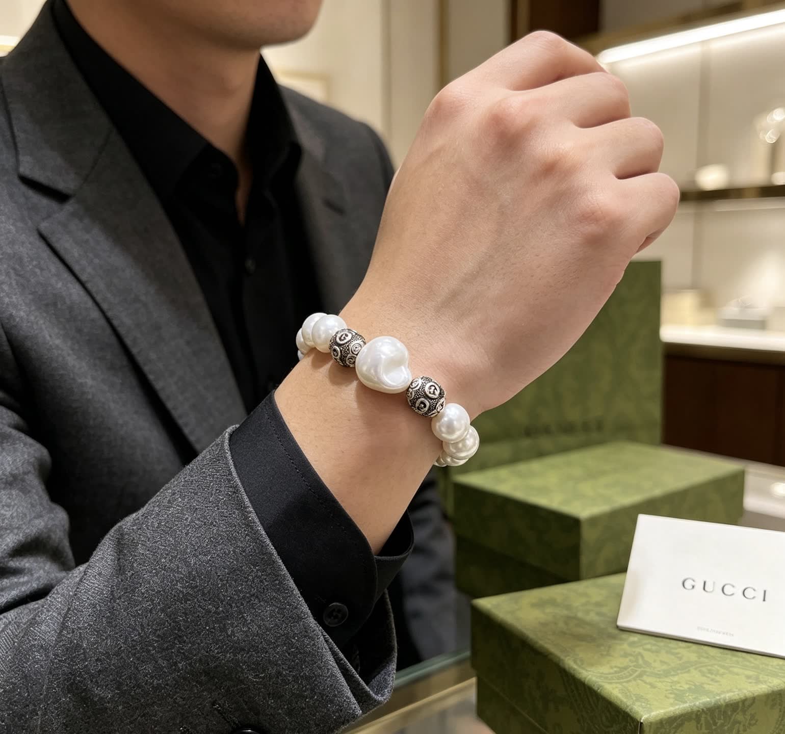 Gucci Pearl Bracelet with Silver Beads