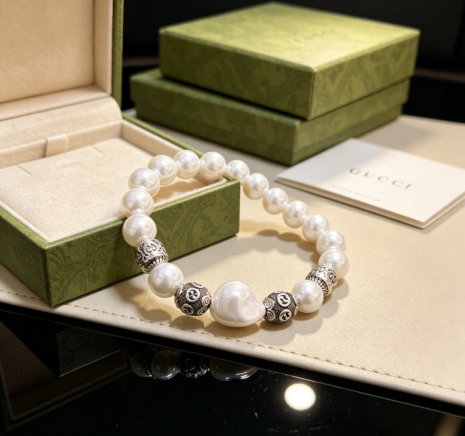 Gucci Pearl Bracelet with Silver Beads