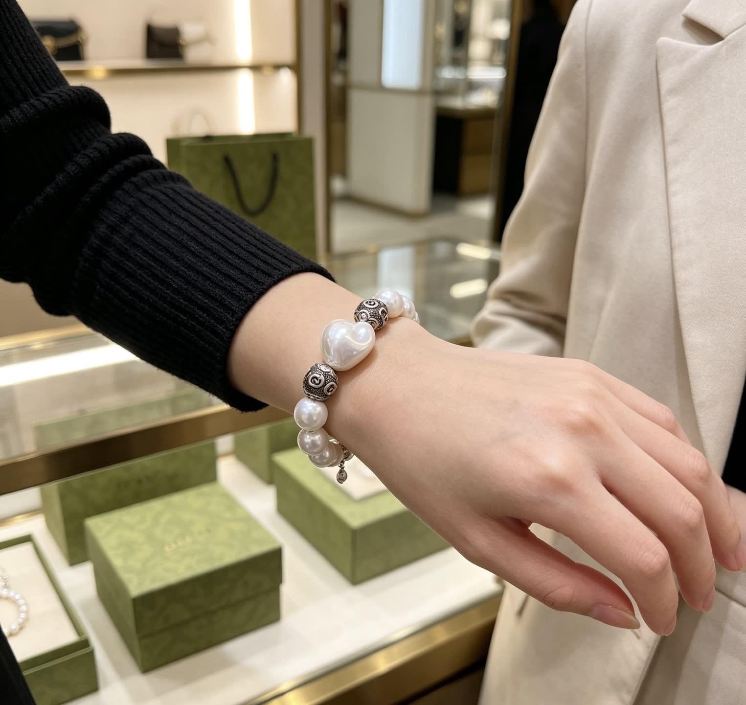 Gucci Pearl Bracelet with Silver Beads