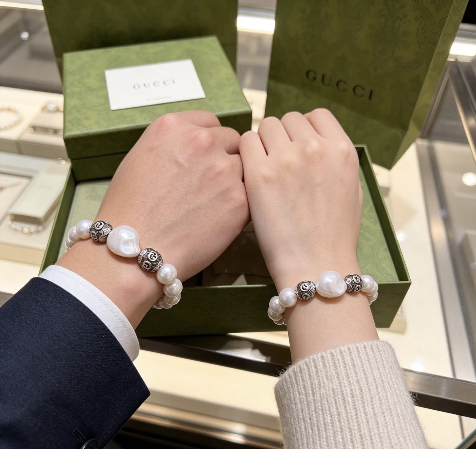 Gucci Pearl Bracelet with Silver Beads