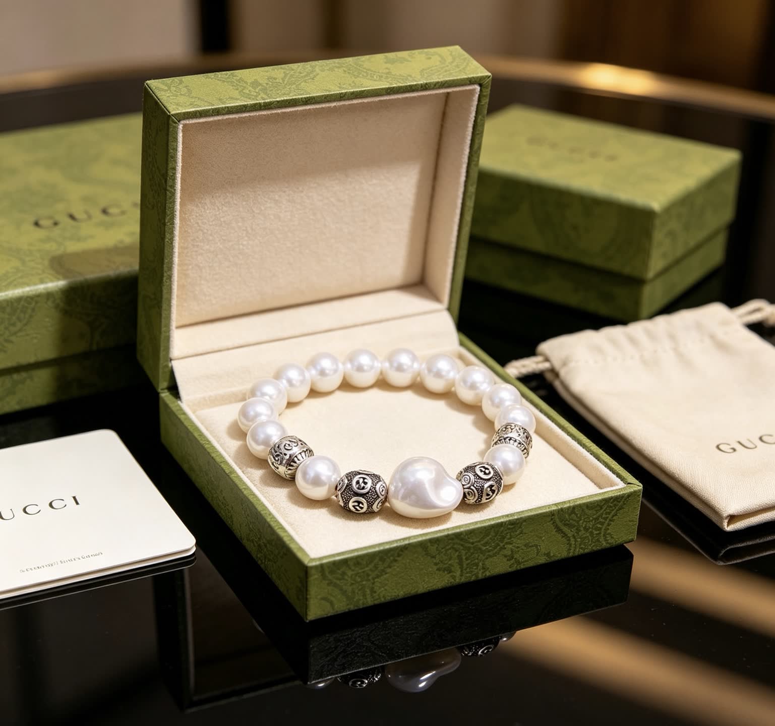 Gucci Pearl Bracelet with Silver Beads