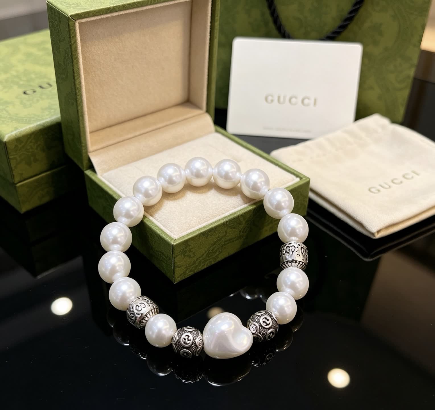 Gucci Pearl Bracelet with Silver Beads