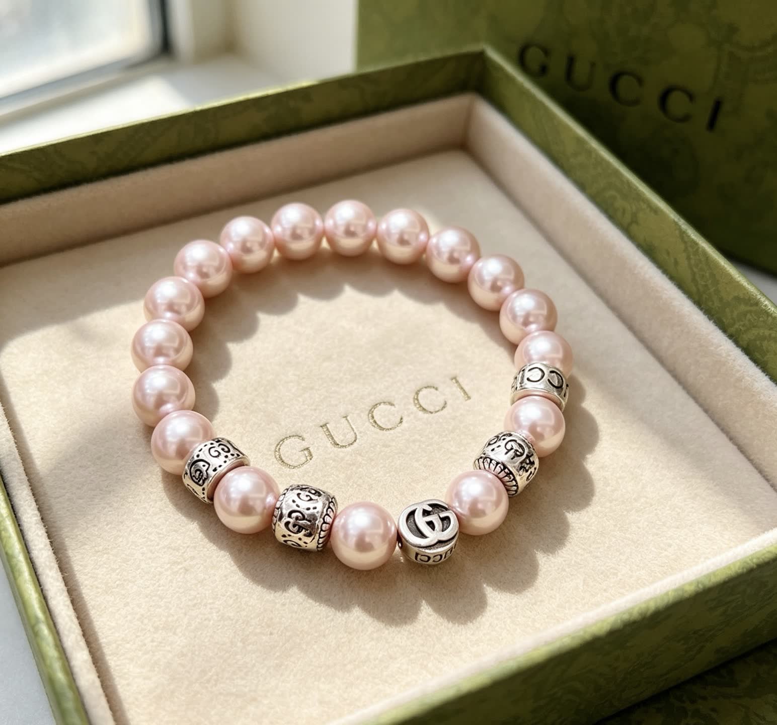Gucci Pink Pearl Bracelet