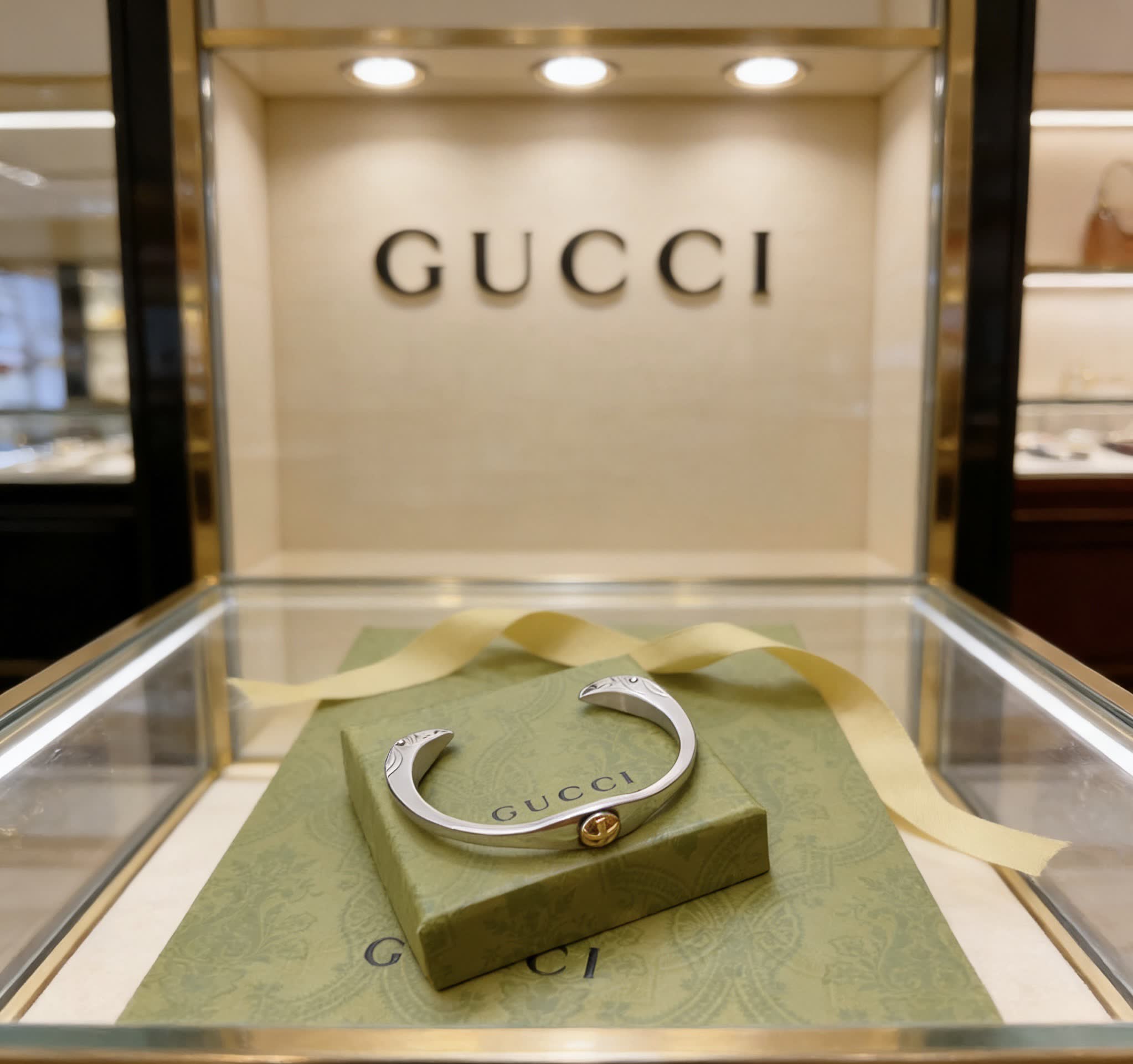 Gucci Silver Bracelet with Interlocking G Design
