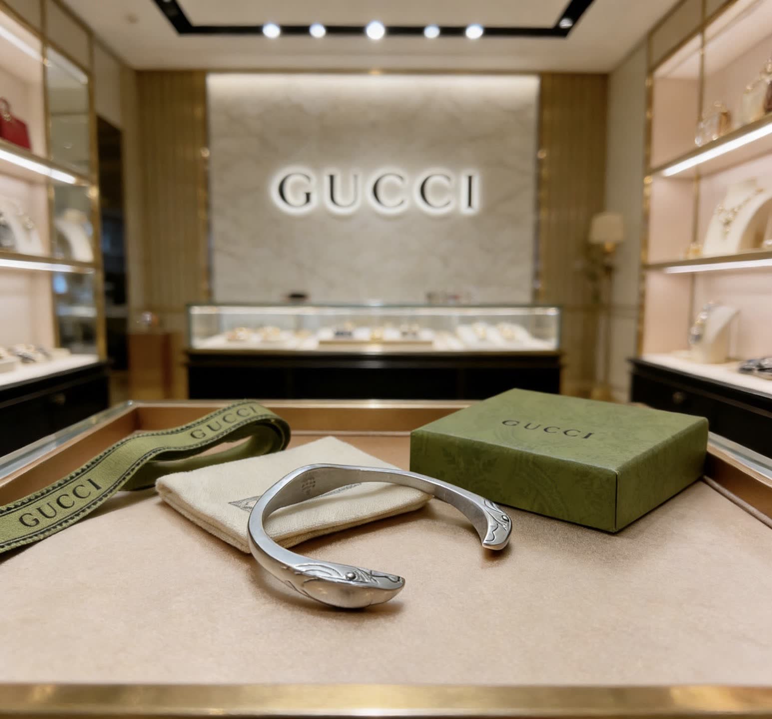 Gucci Silver Bracelet with Interlocking G Design