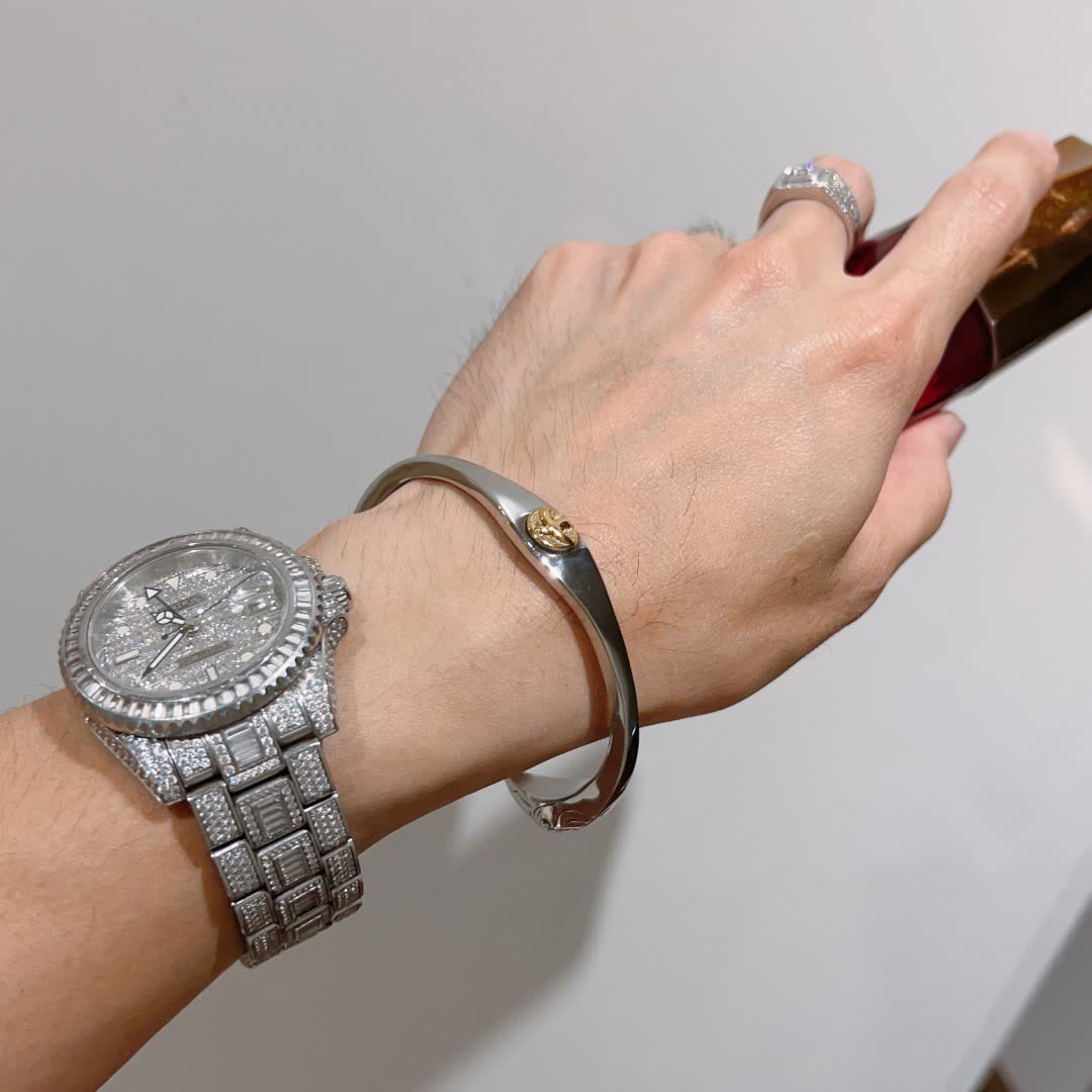 Gucci Silver Bracelet with Interlocking G Design