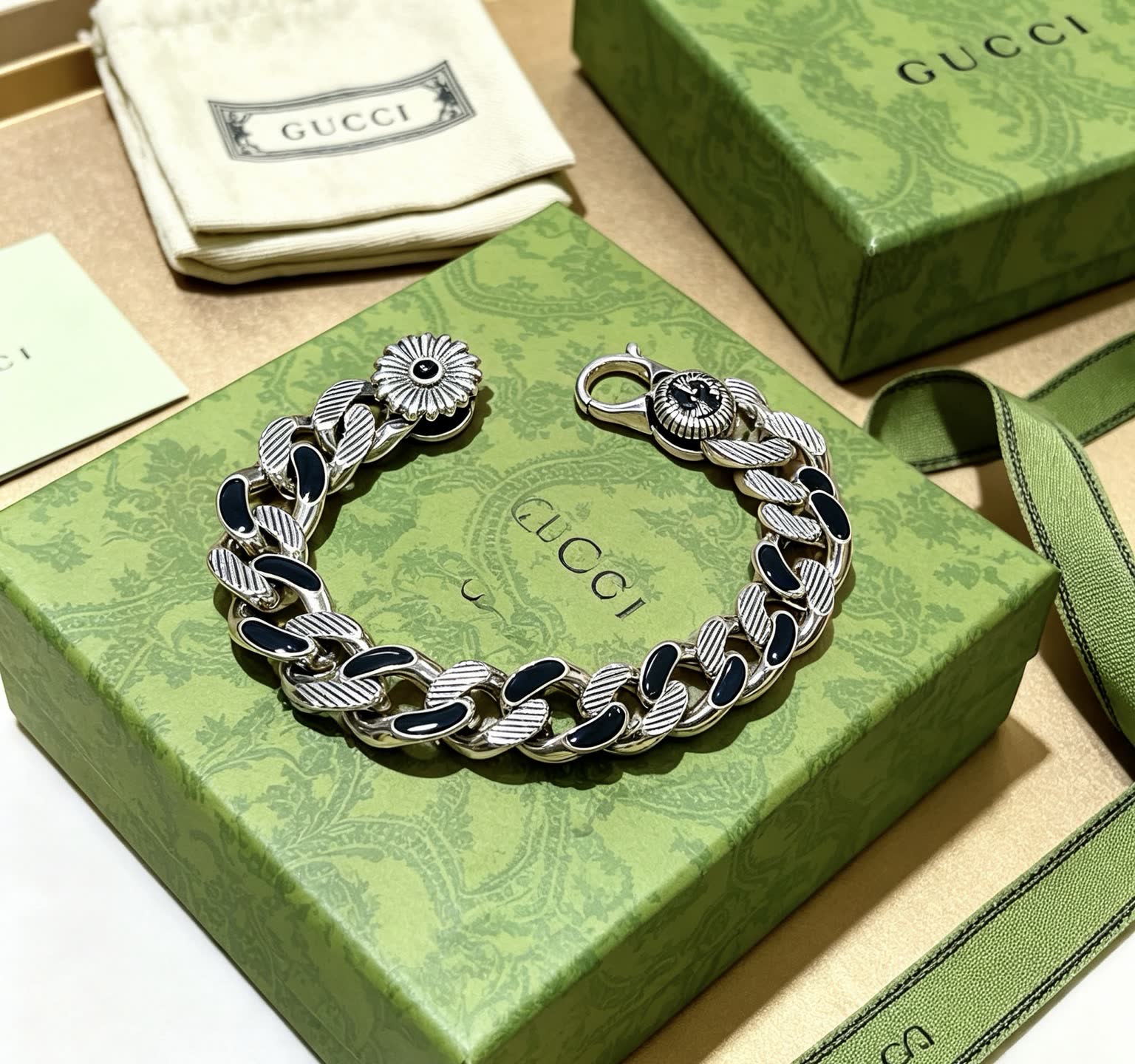 Gucci Silver and Black Enamel Chain Bracelet Gucci Silver and Black Enamel Chain Bracelet