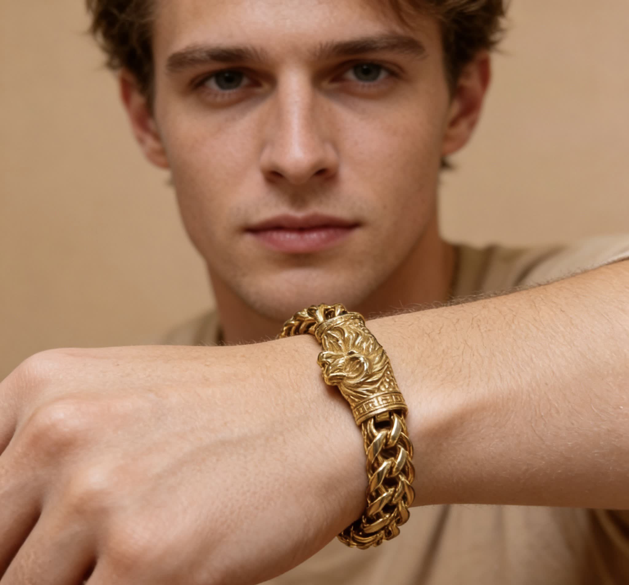 Gucci Gold Chain Bracelet with Lion Clasp