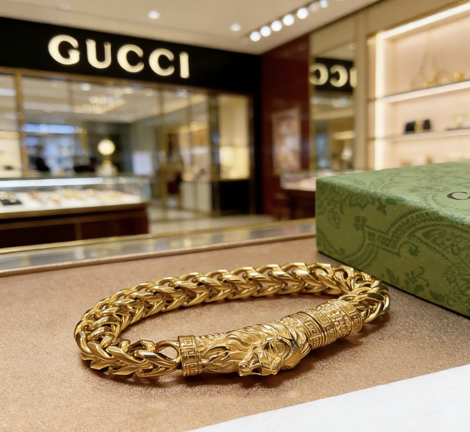 Gucci Gold Chain Bracelet with Lion Clasp