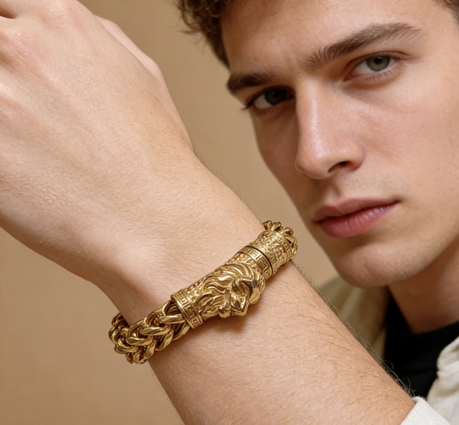 Gucci Gold Chain Bracelet with Lion Clasp