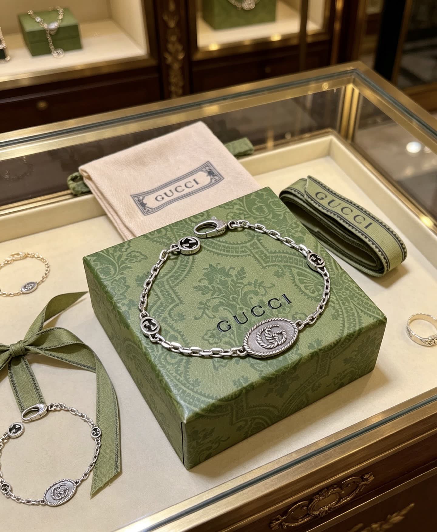 Gucci Silver Chain Bracelet with Interlocking G and Rope Detail