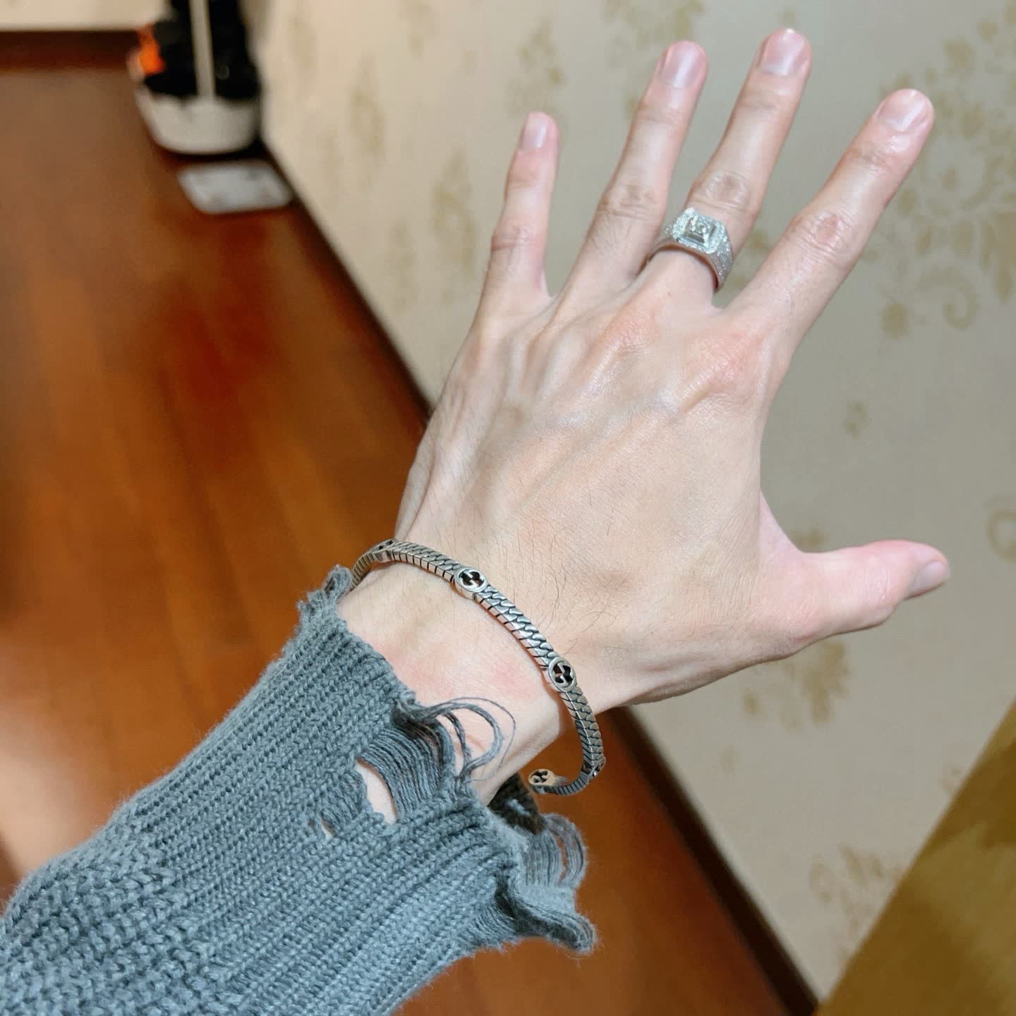 Gucci Silver Bangle Bracelet