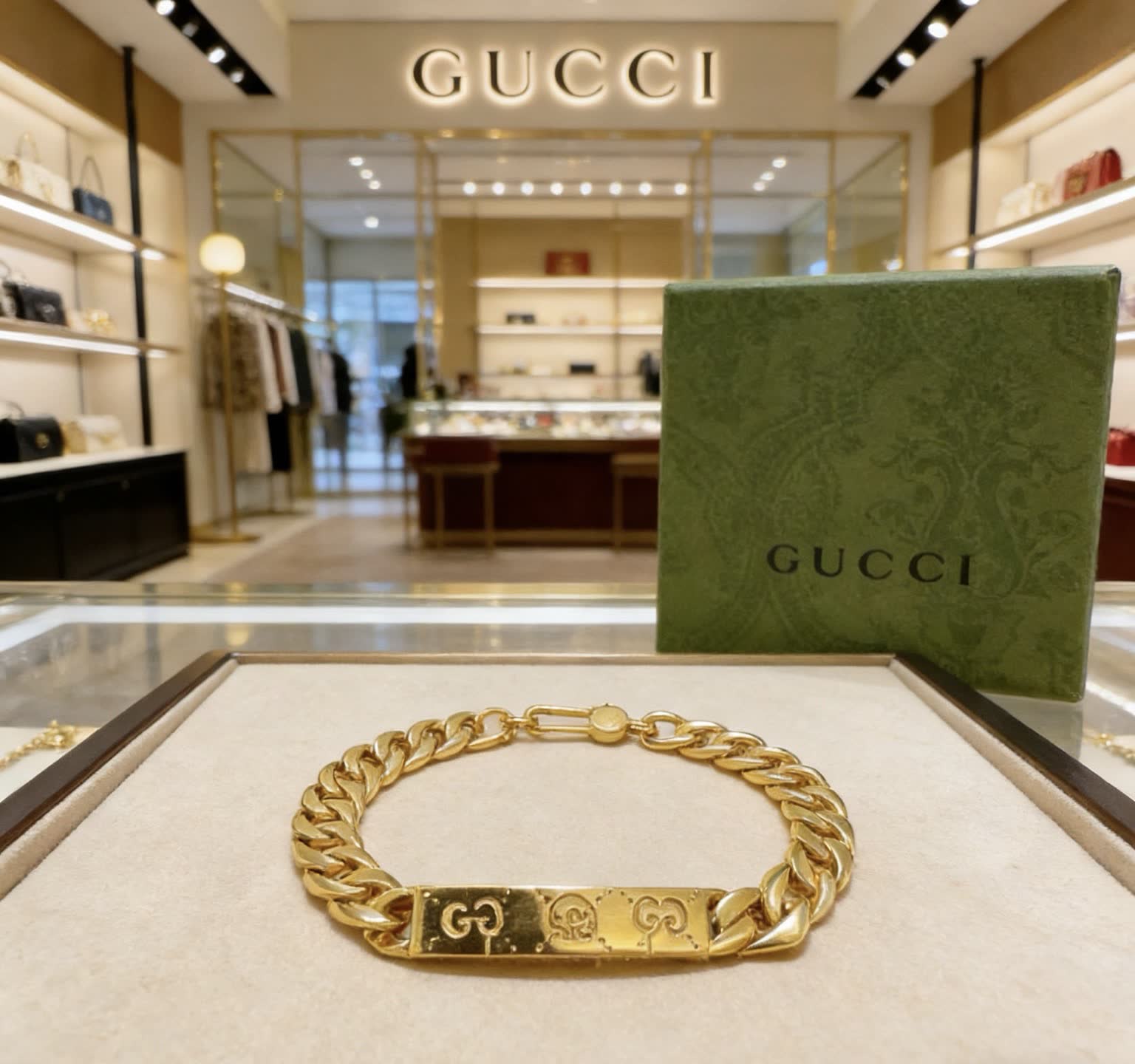 Gucci Gold Tone Chain Bracelet Gucci Gold Tone Chain Bracelet