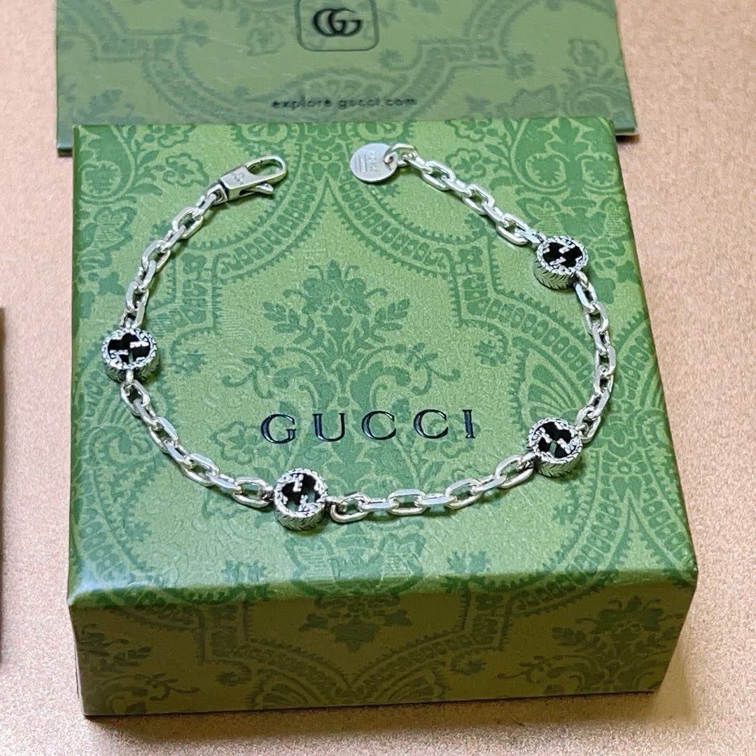 Gucci Silver Chain Bracelet with Interlocking G Charms