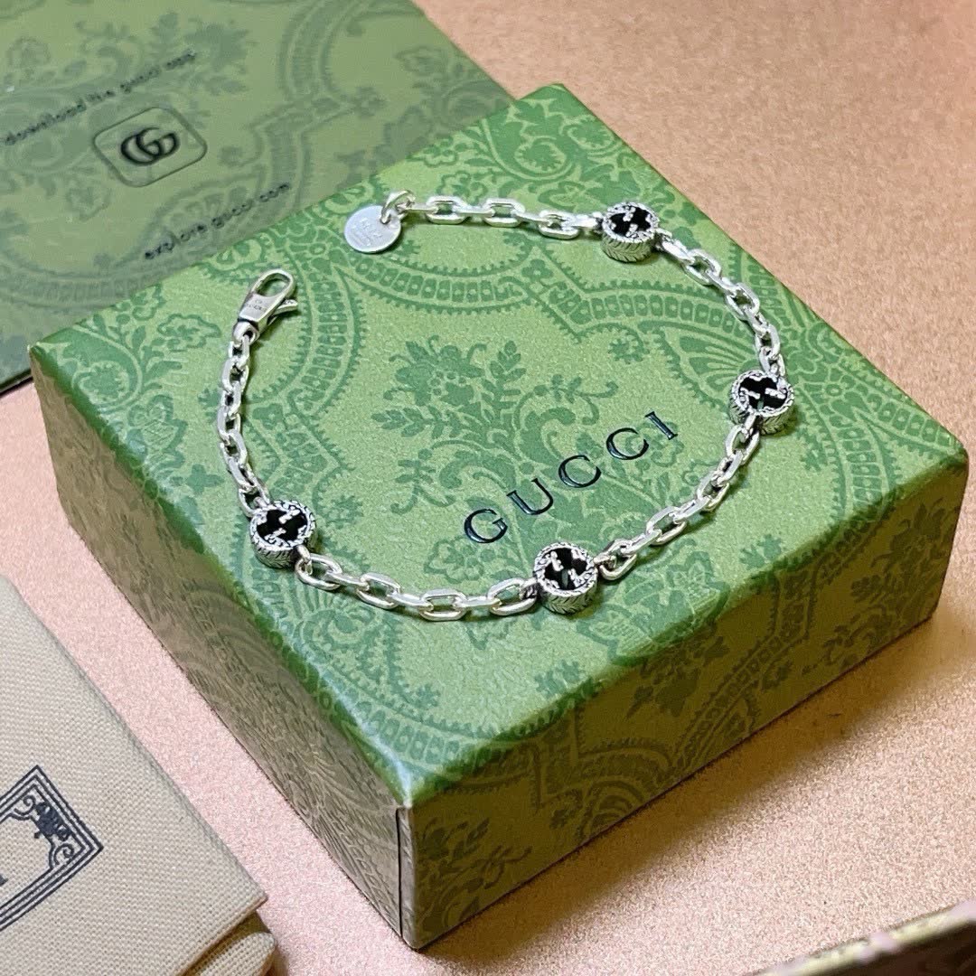 Gucci Silver Chain Bracelet with Interlocking G Charms