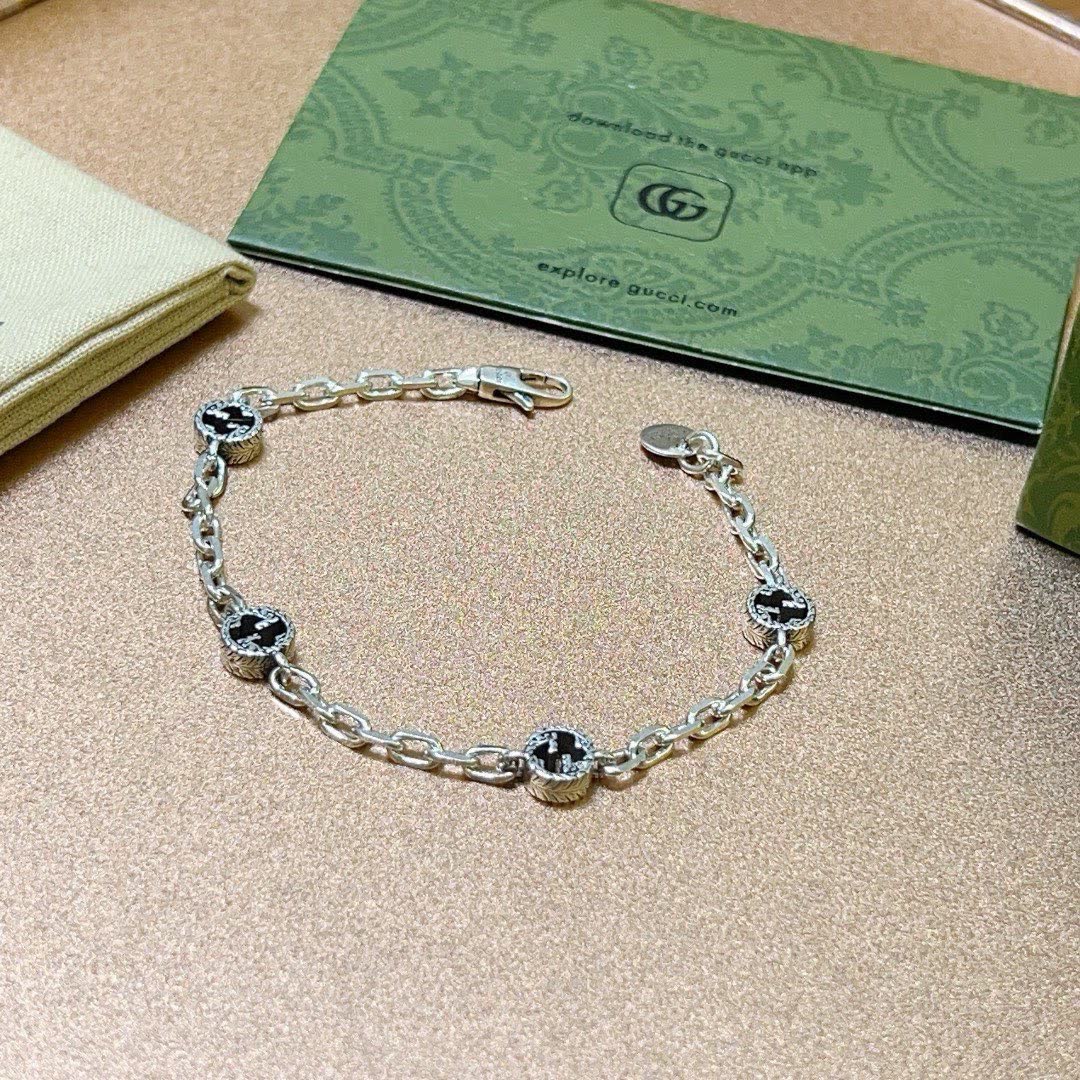 Gucci Silver Chain Bracelet with Interlocking G Charms