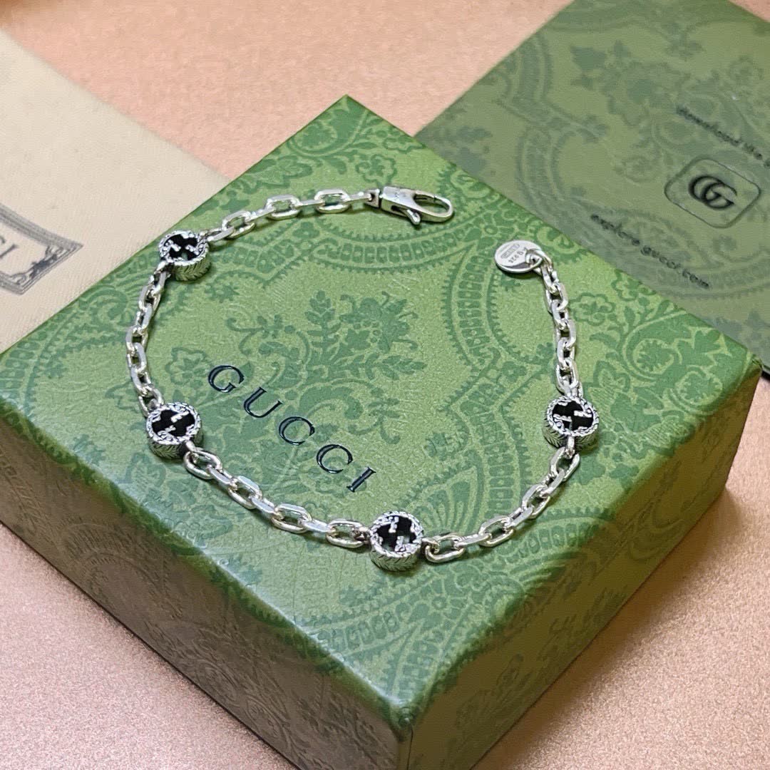 Gucci Silver Chain Bracelet with Interlocking G Charms