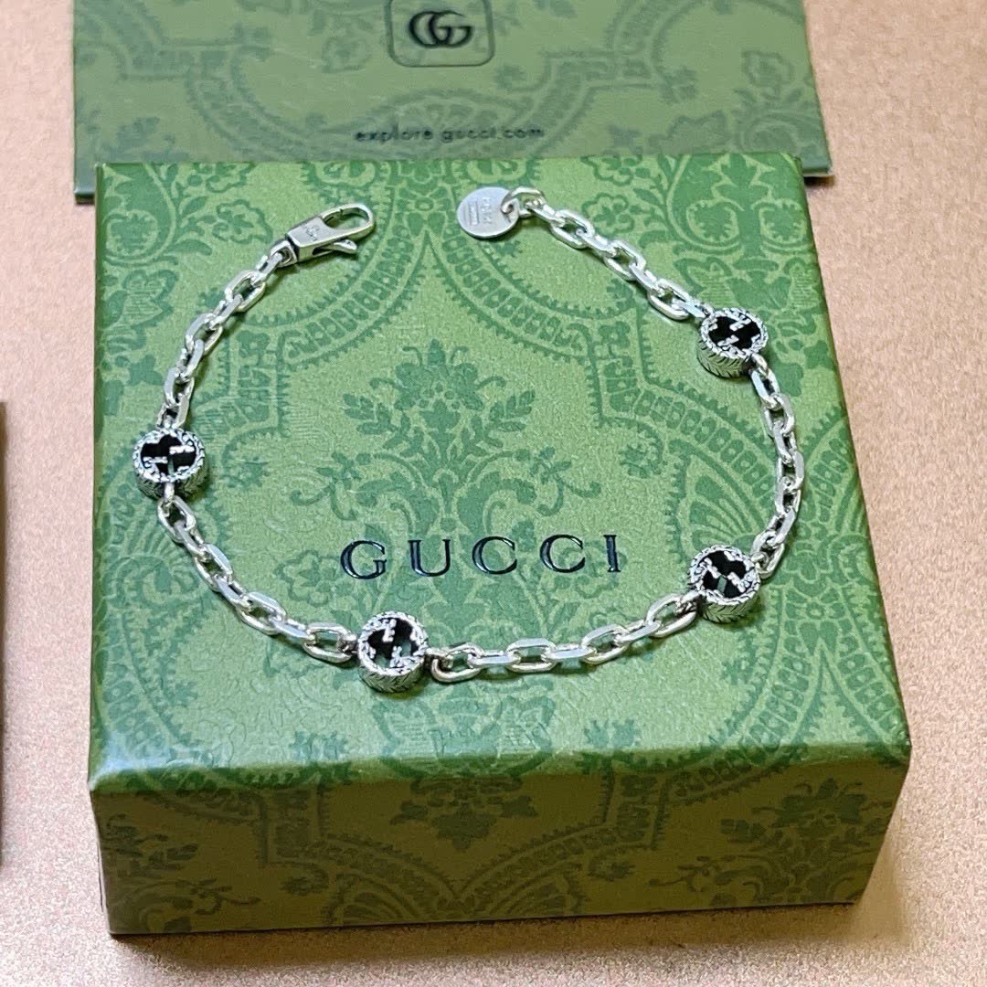 Gucci Silver Chain Bracelet with Interlocking G Charms
