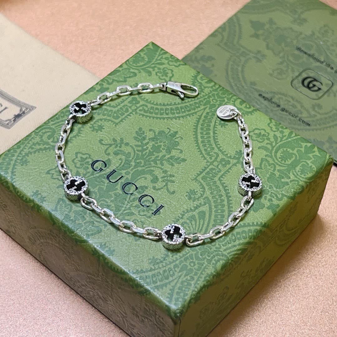 Gucci Silver Chain Bracelet with Interlocking G Charms
