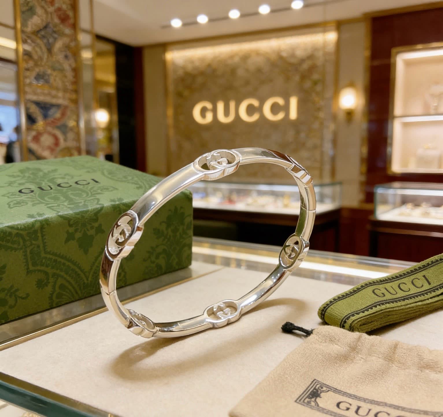 Gucci Silver Interlocking G Bracelet Gucci Silver Interlocking G Bracelet