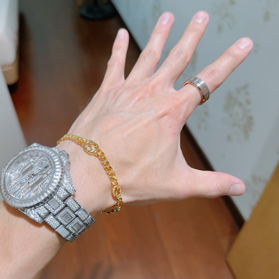 Gucci Gold Tone Interlocking G Bracelet