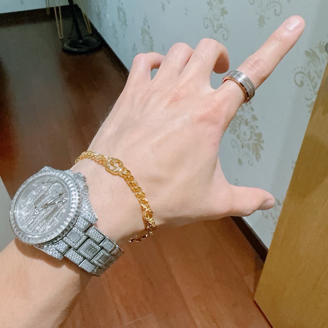 Gucci Gold Tone Interlocking G Bracelet