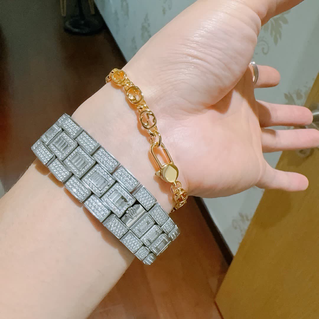 Gucci Gold Tone Interlocking G Bracelet