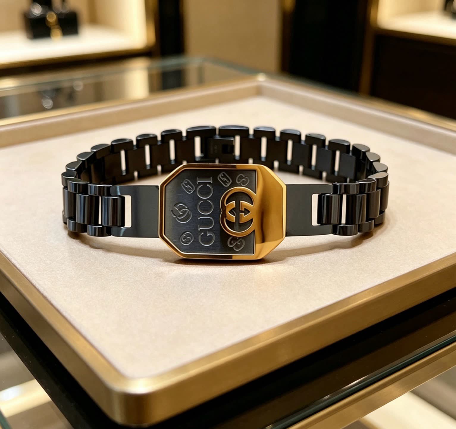 Gucci Black and Gold Chain Link Bracelet