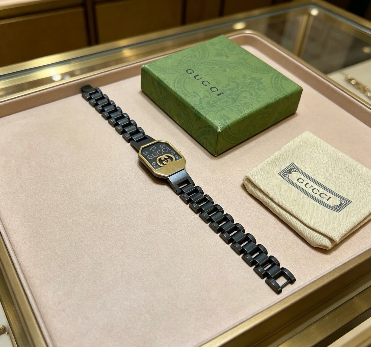 Gucci Black and Gold Chain Link Bracelet