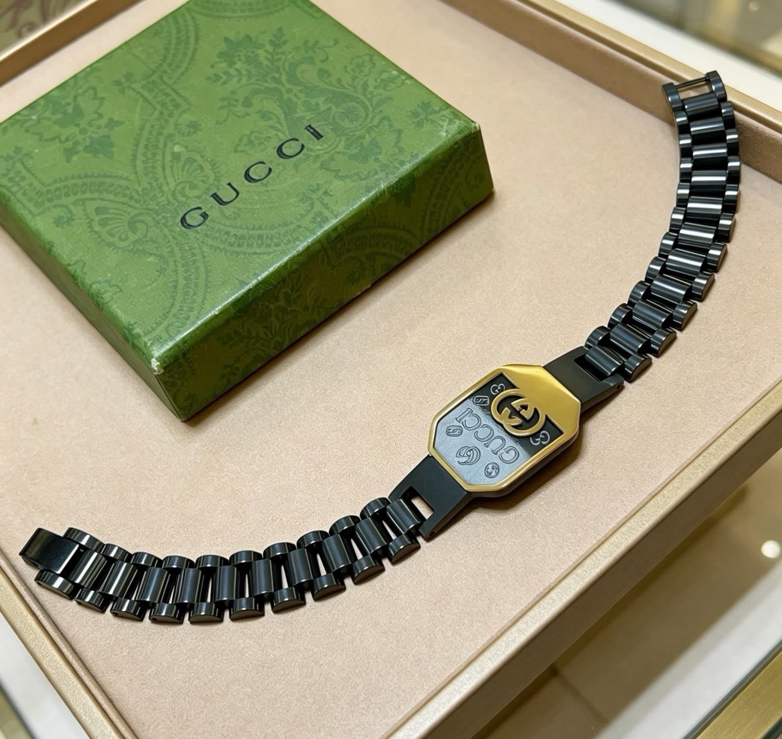 Gucci Black and Gold Chain Link Bracelet