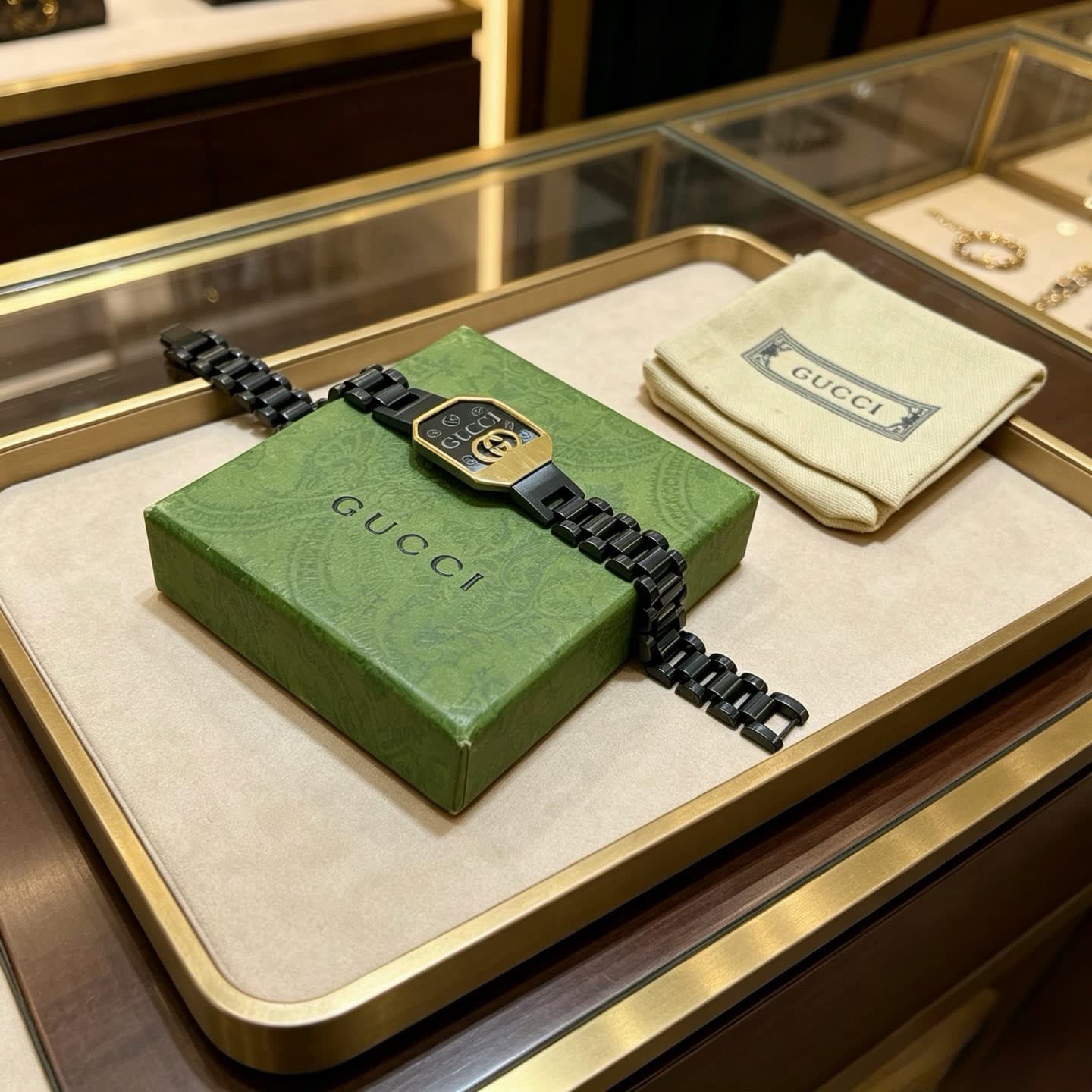 Gucci Black and Gold Chain Link Bracelet