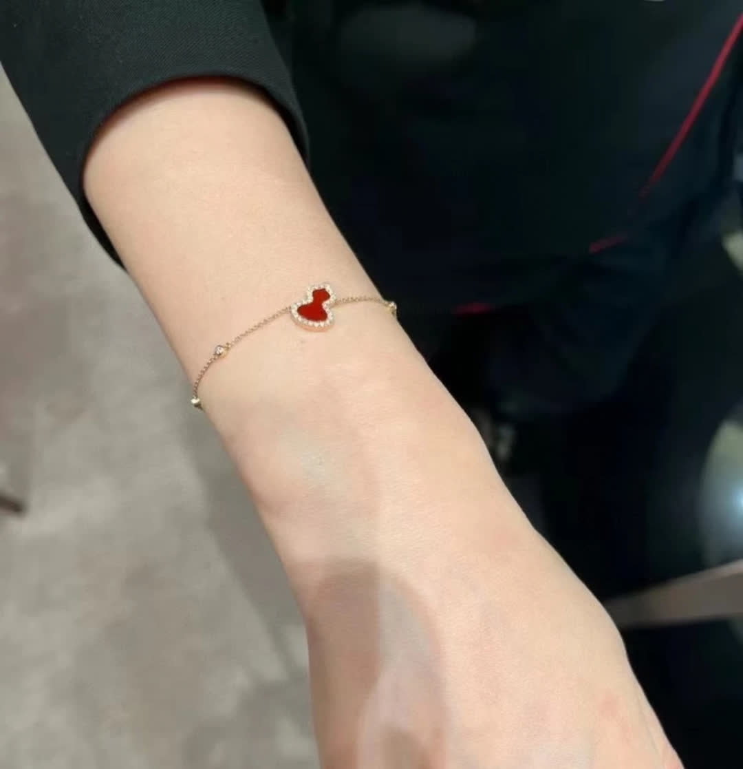 Van Cleef & Arpels Magic Alhambra Bracelet