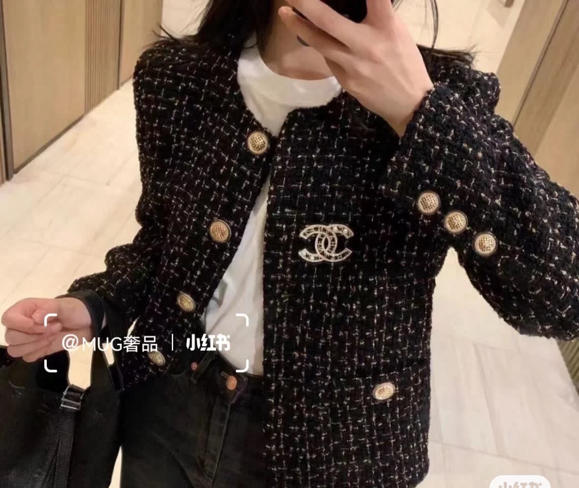 Chanel CC Logo Brooch