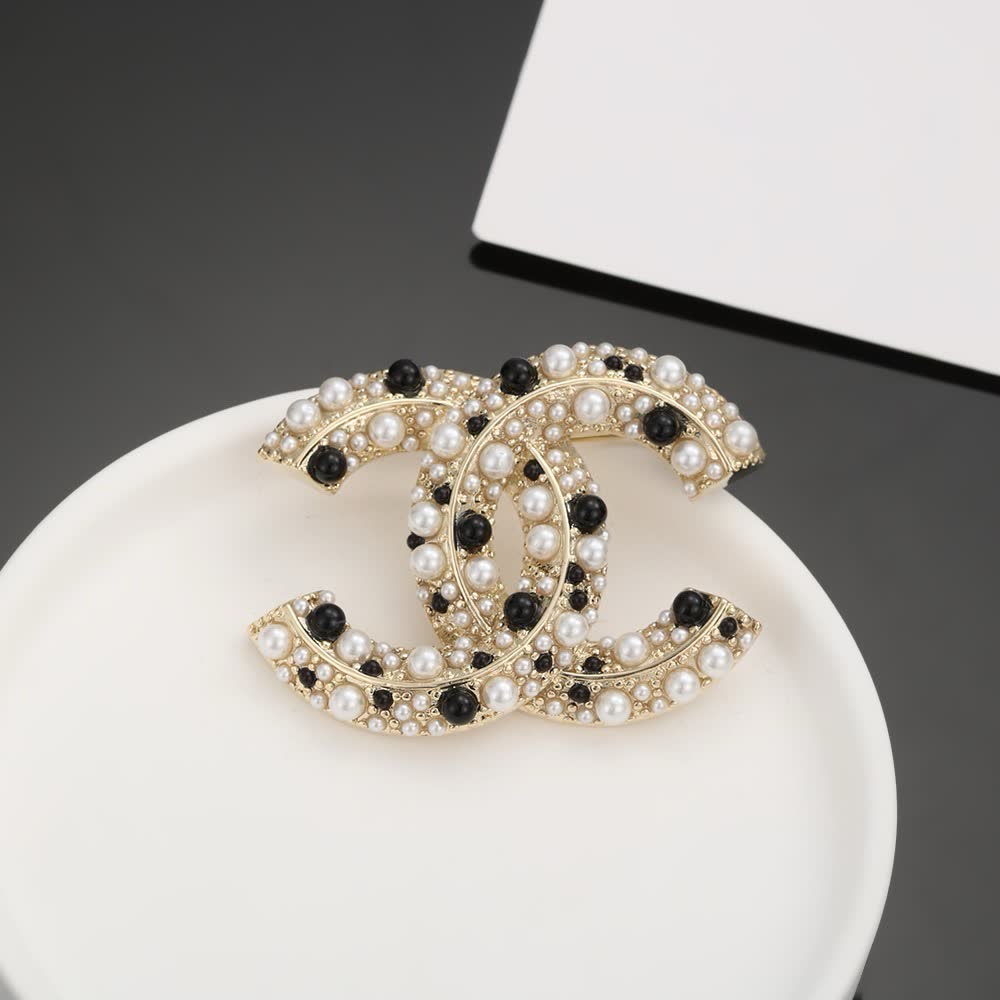 Chanel CC Logo Brooch with Pearls