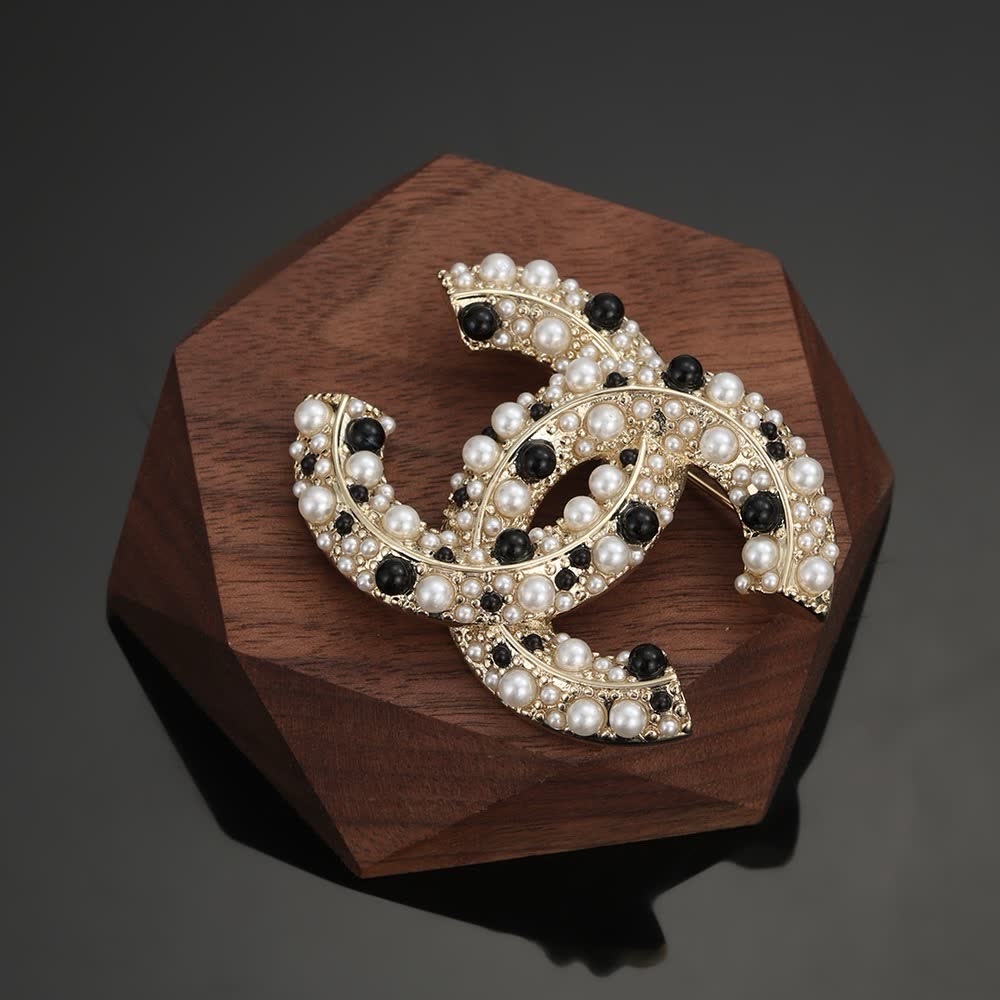 Chanel CC Logo Brooch with Pearls