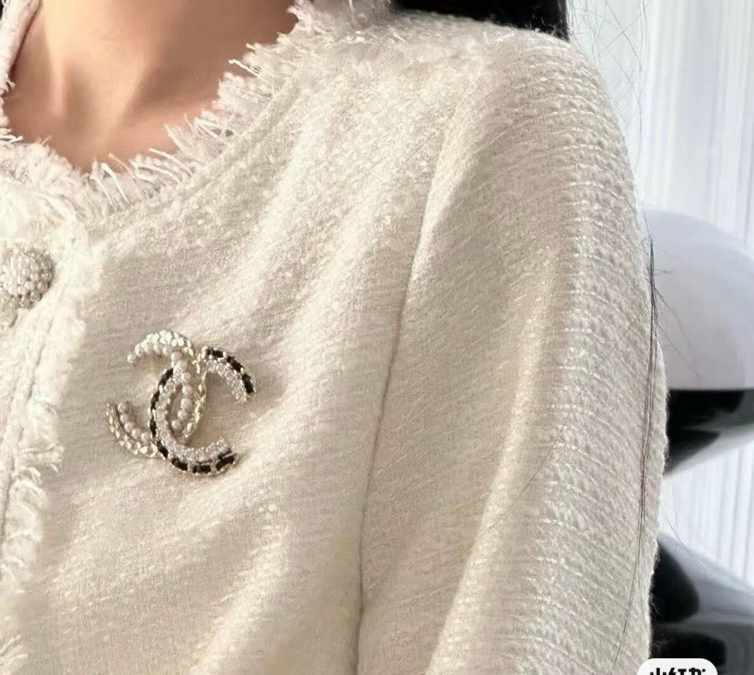 Chanel CC Logo Brooch with Pearls and Crystals