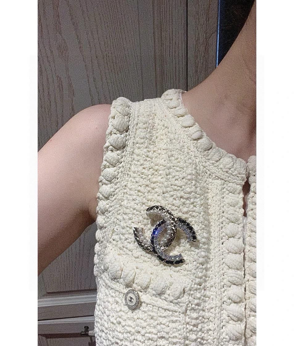 Chanel CC Logo Brooch with Pearls and Crystals