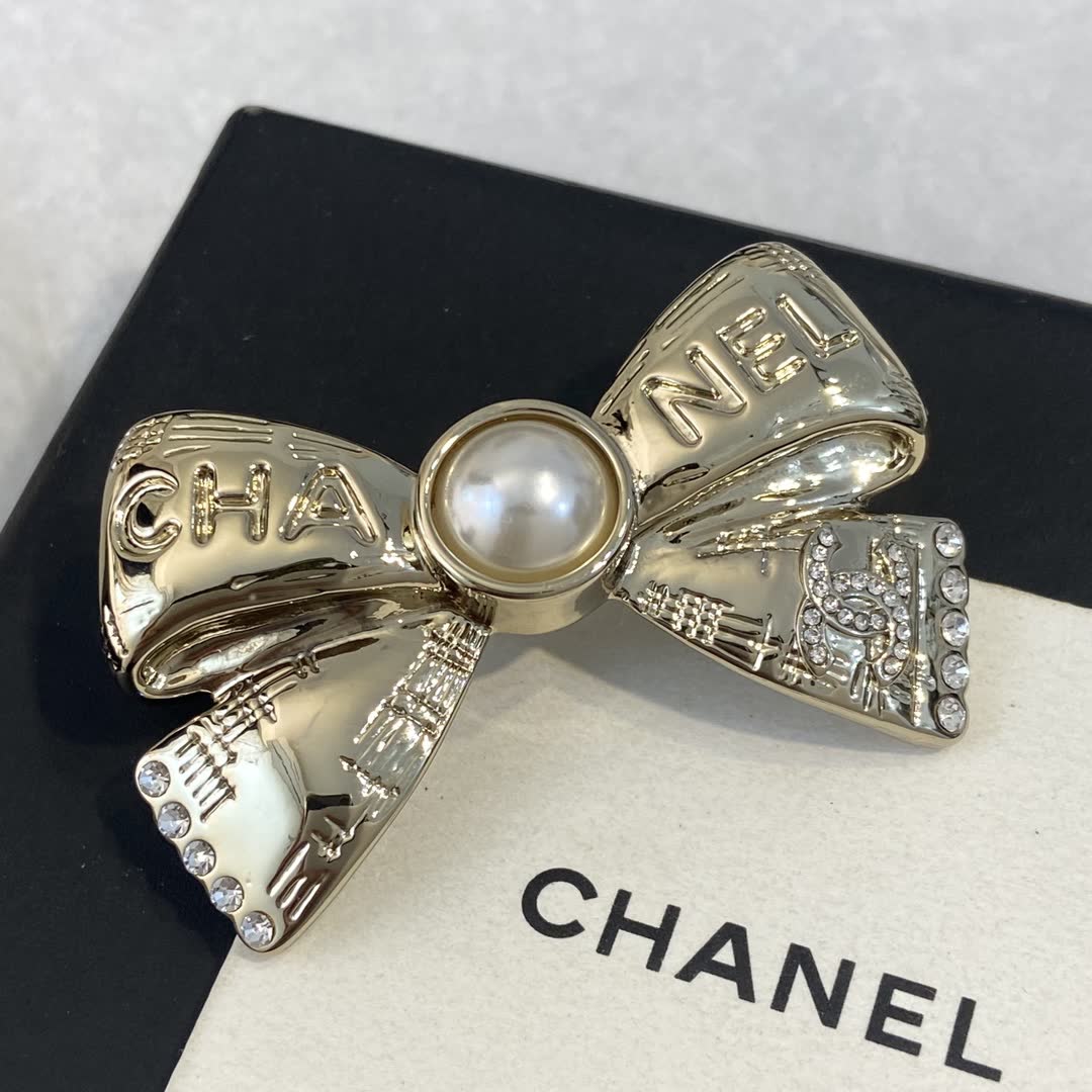 Chanel Gold Tone Pearl Bow Brooch
