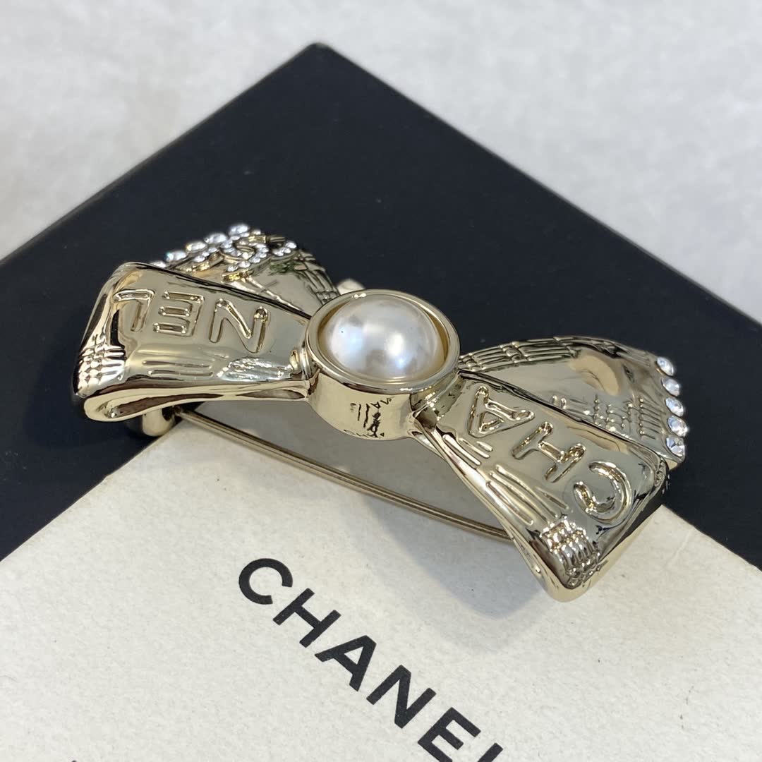 Chanel Gold Tone Pearl Bow Brooch