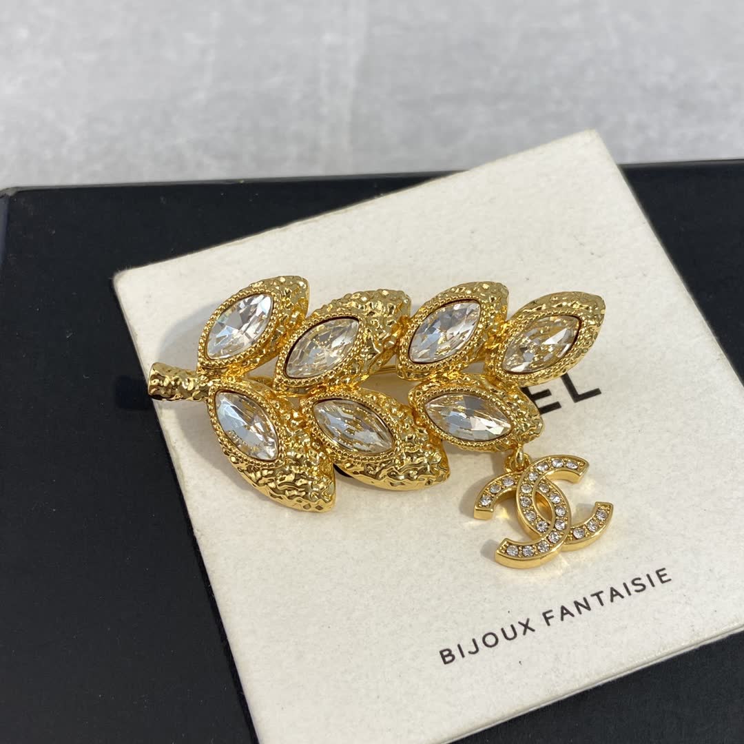 Chanel Bijoux Fantaisie Gold-tone Crystal Brooch