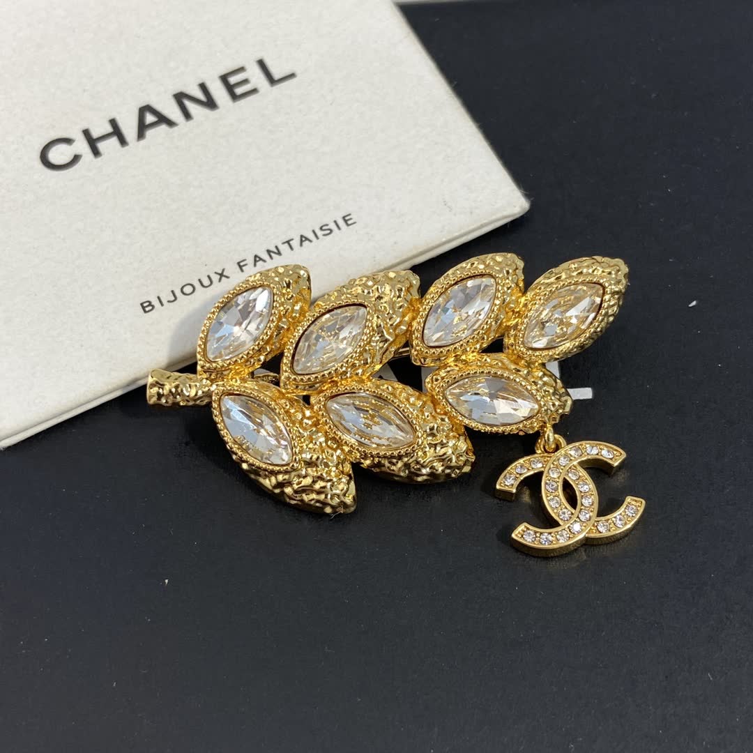 Chanel Bijoux Fantaisie Gold-tone Crystal Brooch