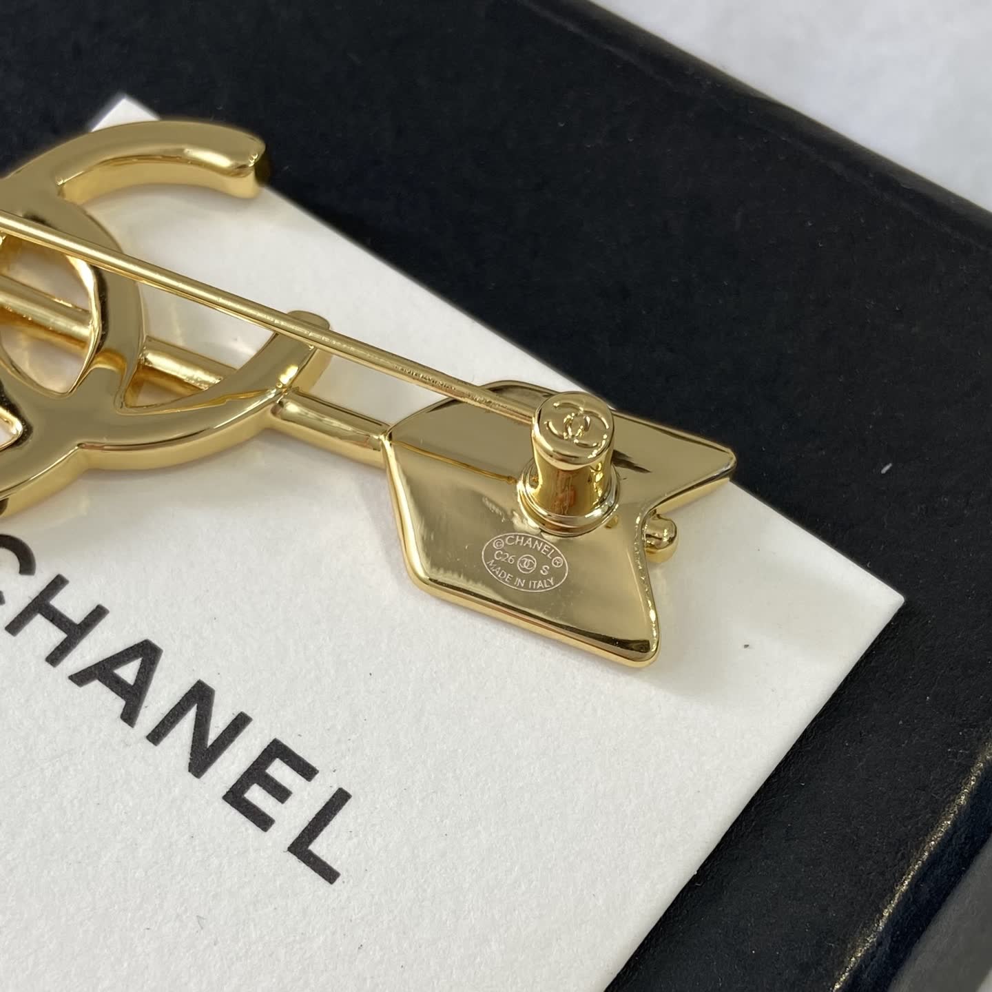Chanel CC Arrow Brooch